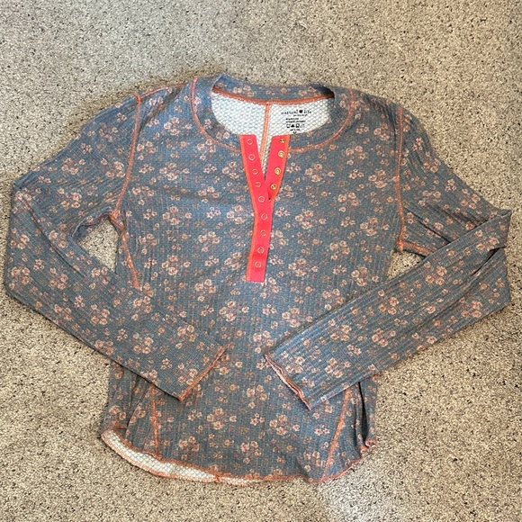 New Natural Life Reagan Thermal Henley ~ Slate Floral Blooms - Picture 3 of 8